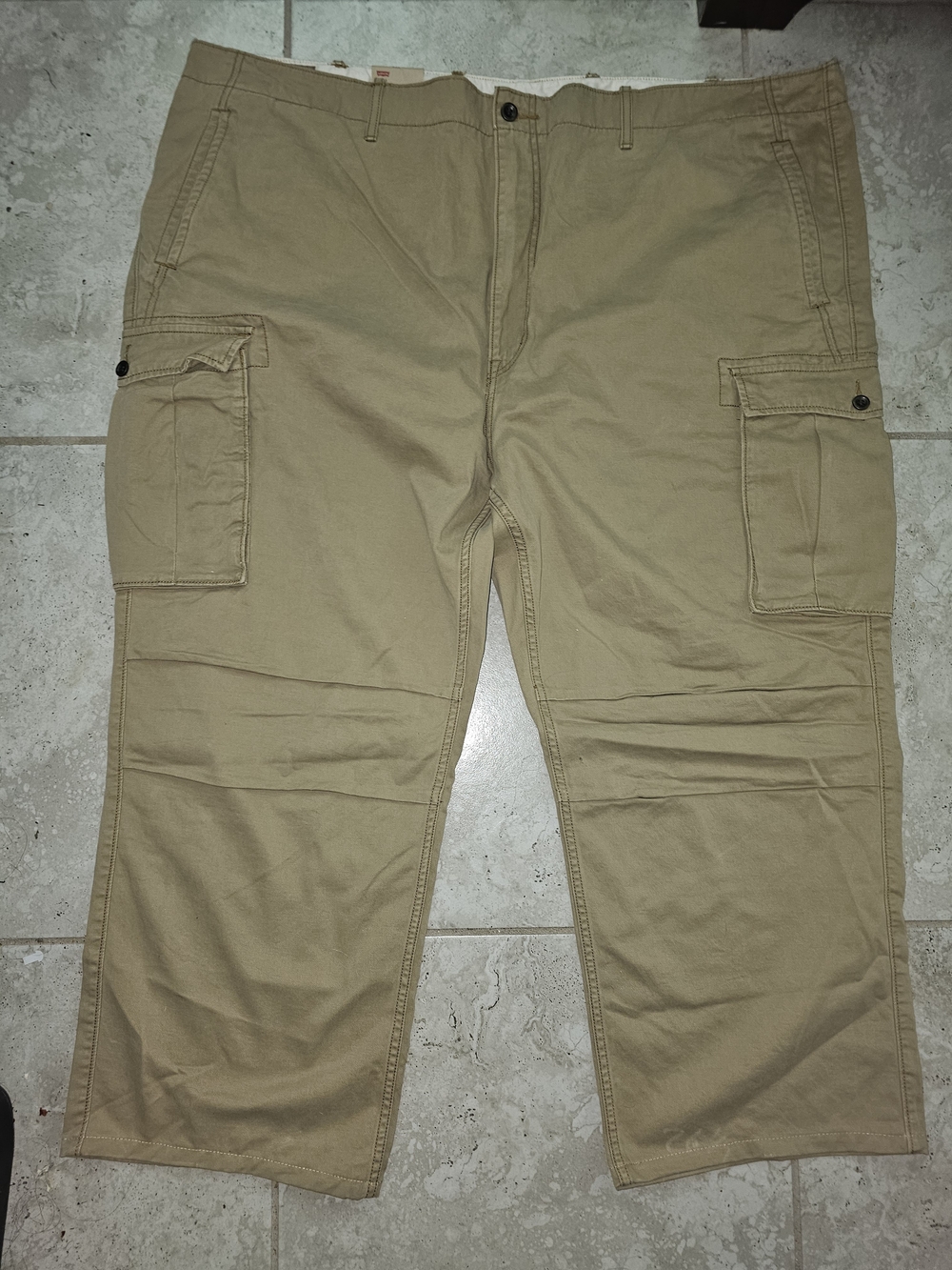 Levi's Men's Cargo Pants in Khaki/Tan